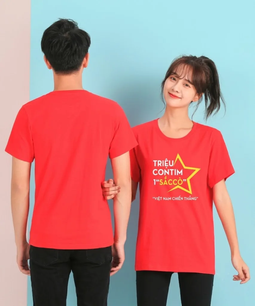 Áo Cờ Đỏ Sao Vàng Nam Nữ Cổ Tròn In Ngôi Sao Và Slogan Triệu Con Tim Một Sắc Cờ