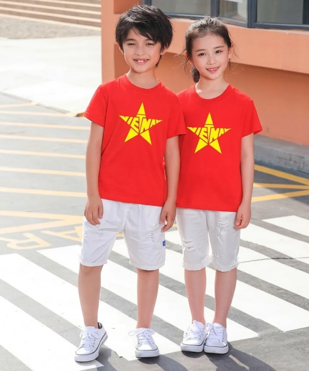 Áo Cờ Đỏ Sao Vàng Trẻ Em Cổ Tròn In Chữ Việt Nam Cách Điệu - ảnh 2